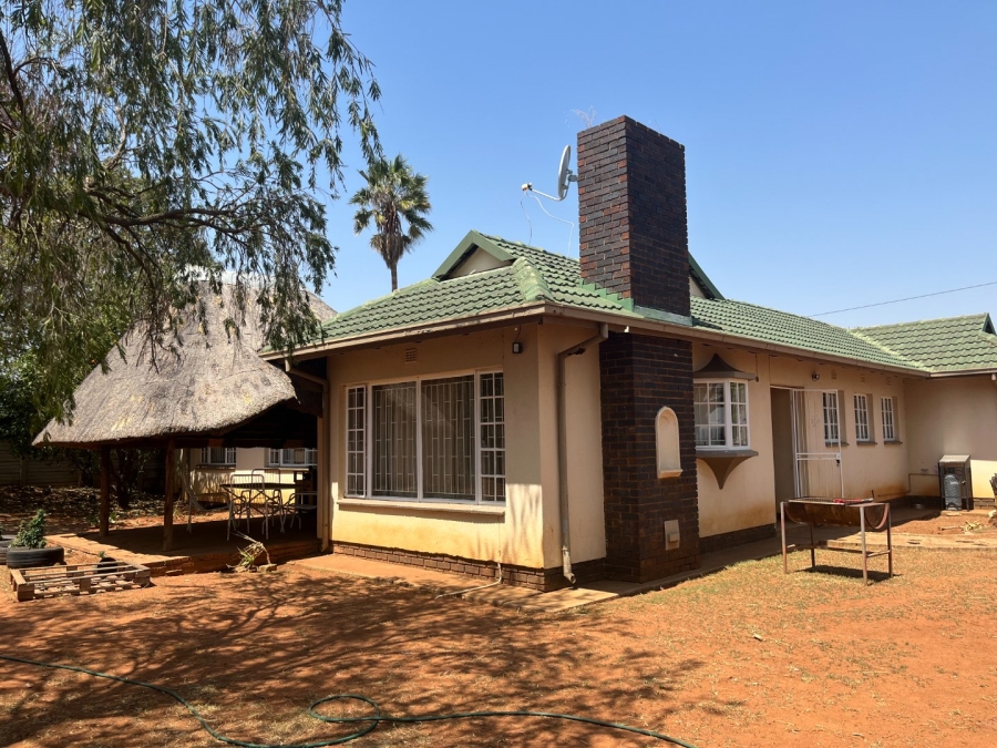 To Let 3 Bedroom Property for Rent in Stilfontein North West